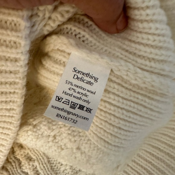 Something Navy
Women's White Poplin Sleeve Wool-blend Sweater - Picture 11 of 11